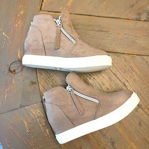 Steve Madden Taupe Wedgie Sneaker Little Girl Size 13
